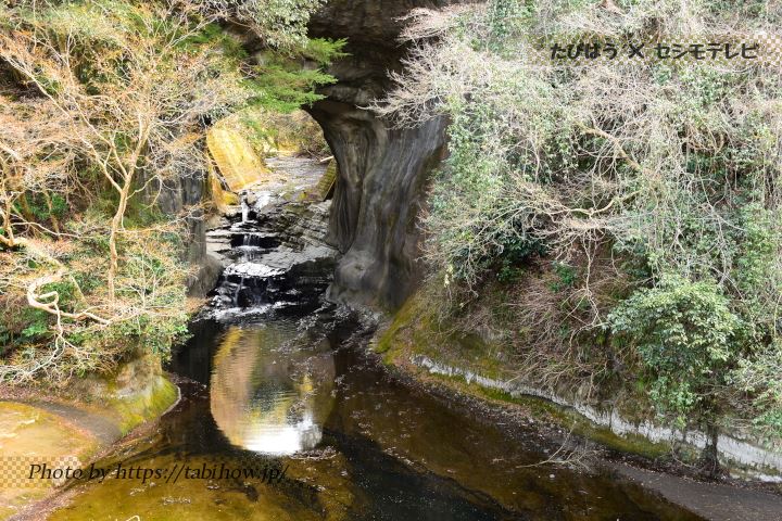 濃溝の滝・亀岩の洞窟